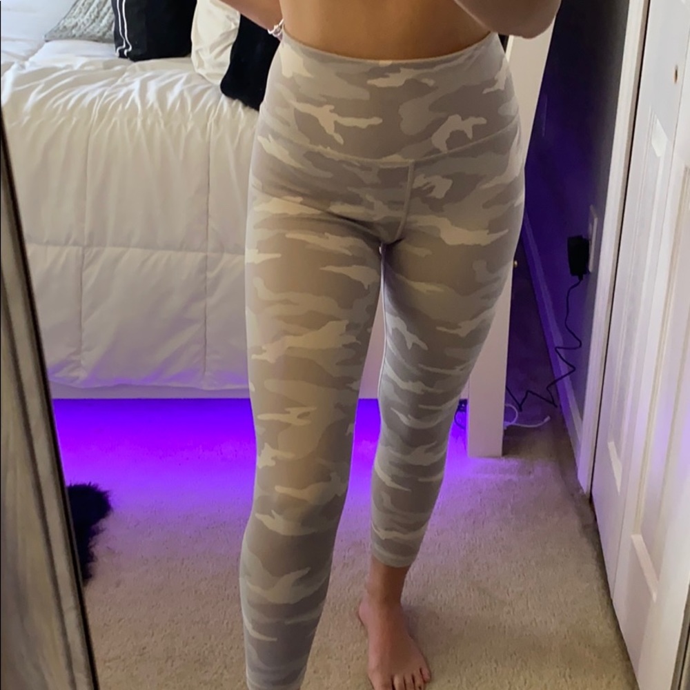 Cropped 7/8 Athleta Camo Leggings
